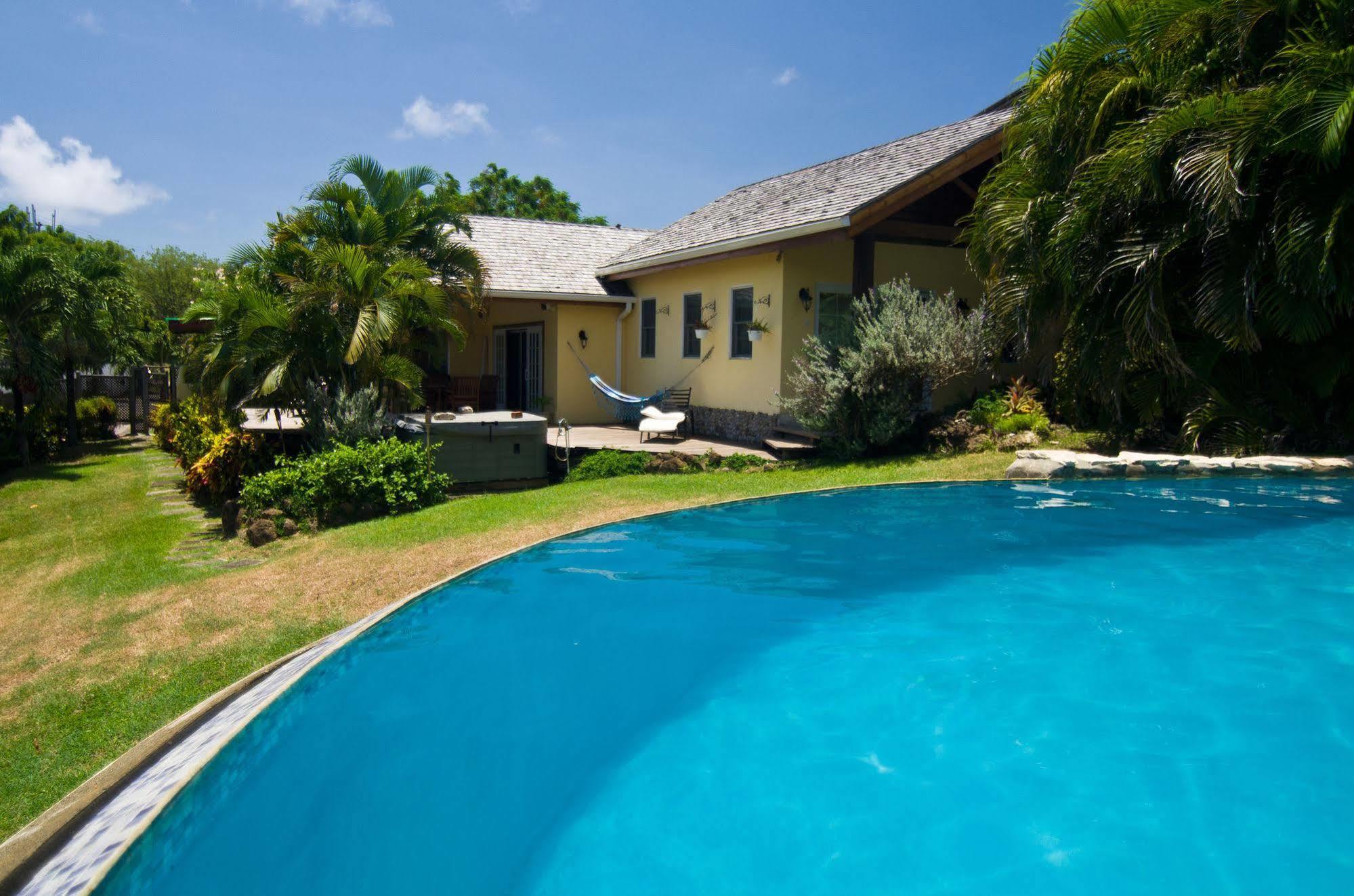 Maca Bana Hotel St. George's Exterior photo
